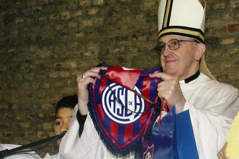 El fútbol como arma política de los papas