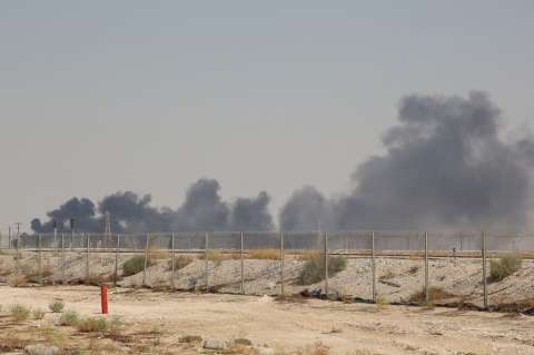Drones de rebeldes yemeníes atacan instalaciones petroleras en Arabia Saudita