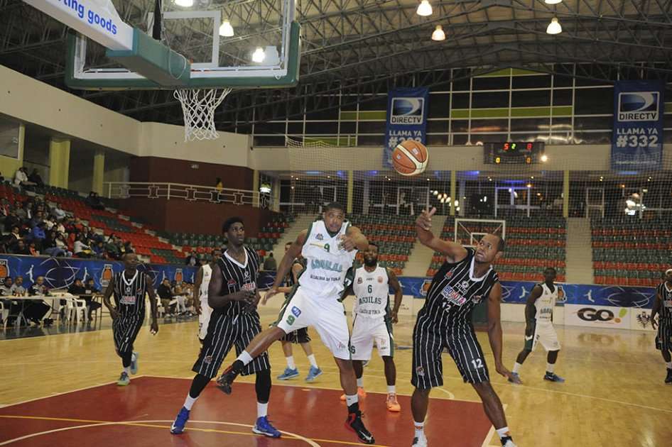 Águilas vs. Piratas, uno de los duelos con los que se dio inicio a la Liga DirecTV. Foto: Liga DirecTV