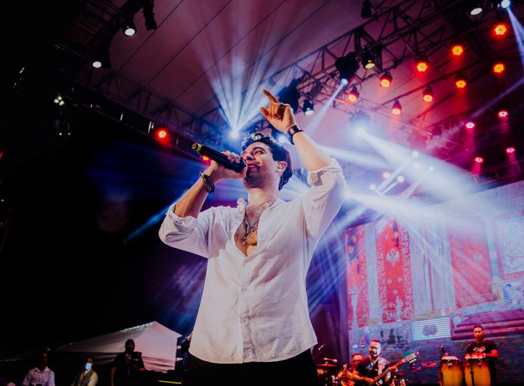 Más de diez mil personas acompañaron a Beto Villa en el lanzamiento de "Canta corazón" en Barranquilla.