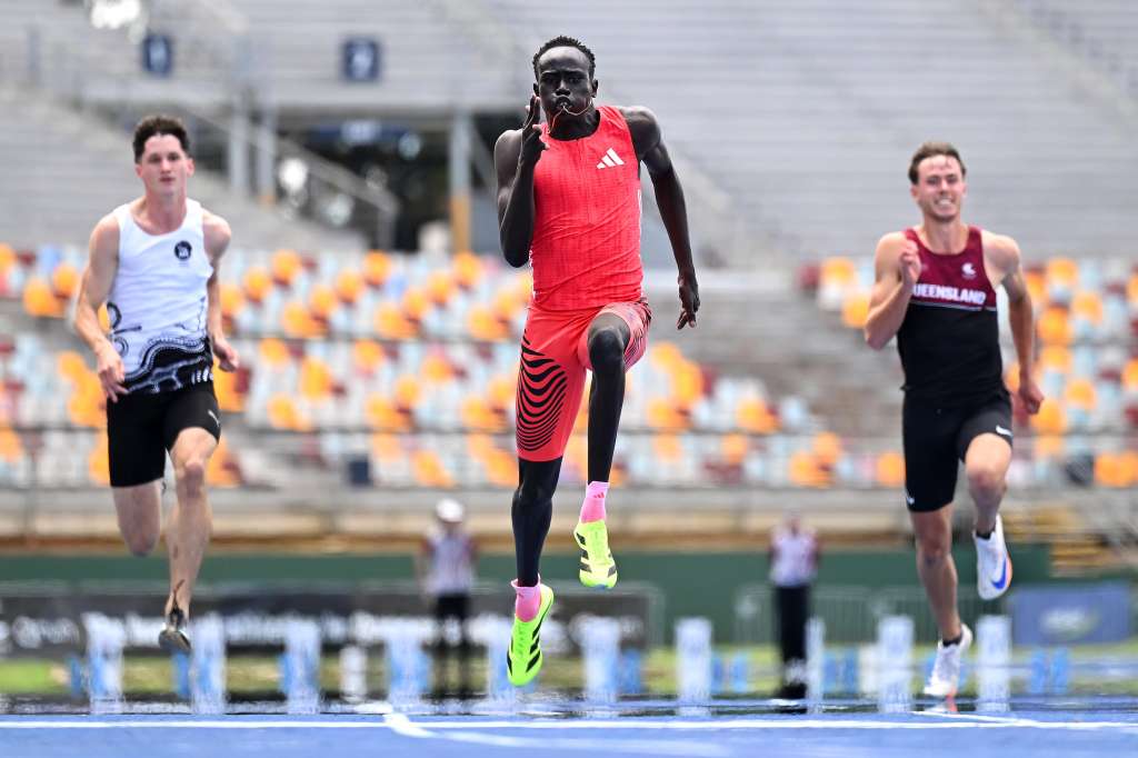 El atleta australiano Gout Gout, de 17 años de edad, es la gran promesa de las pruebas de velocidad.