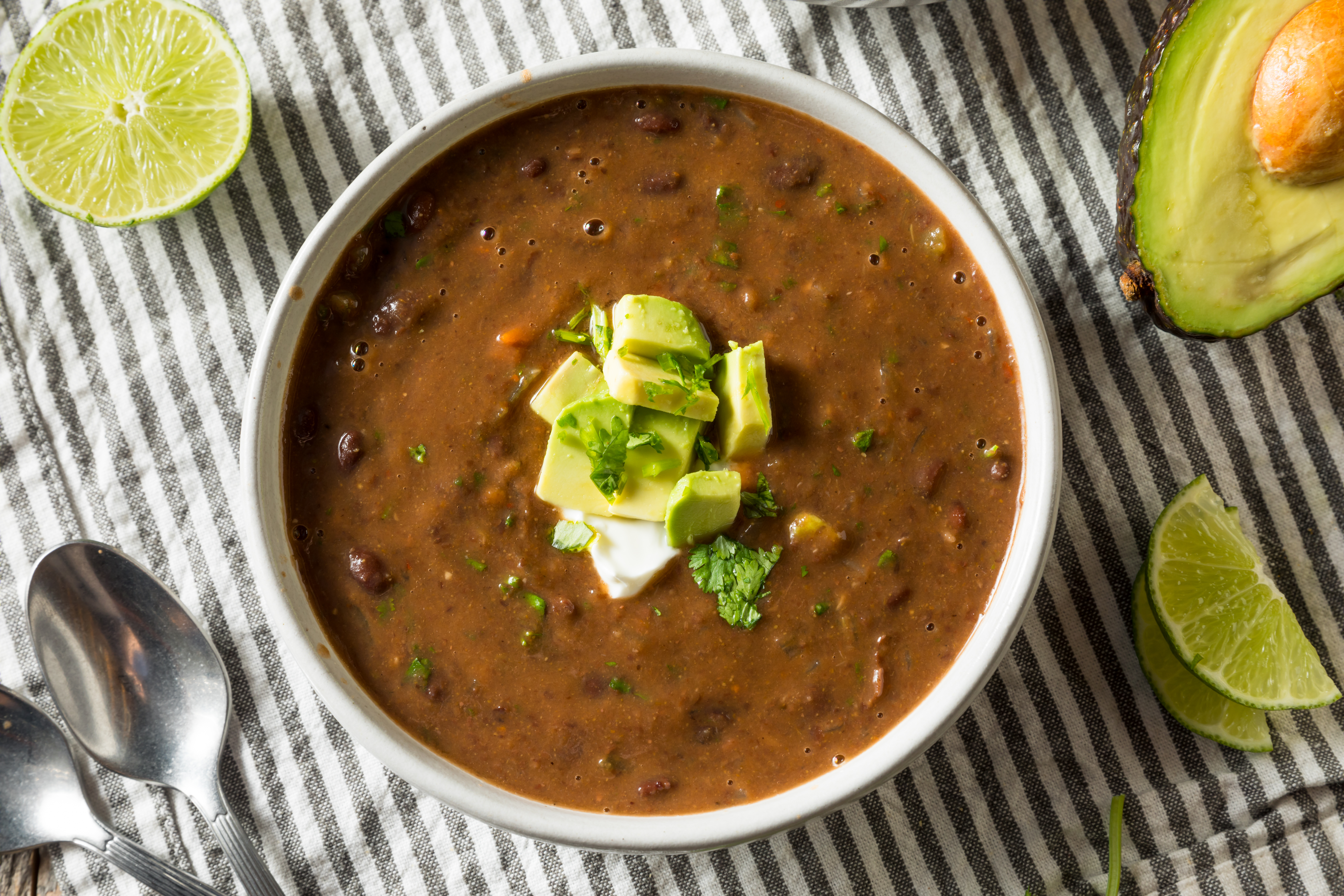 Sopa de fríjol cabeza negra