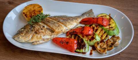 Truco sencillo para que el pescado al horno no quede seco, pero sí muy jugoso