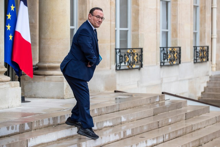 ¿Quién es Damien Abad, el ministro francés acusado de violaciones sexuales?
