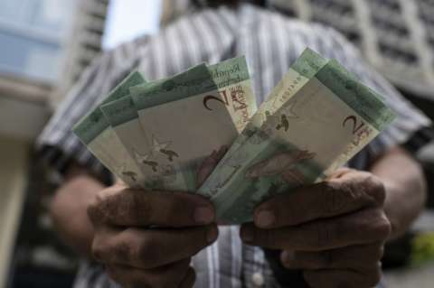 Nueva subasta cambiaria en Venezuela multiplicó por 13 las asignaciones