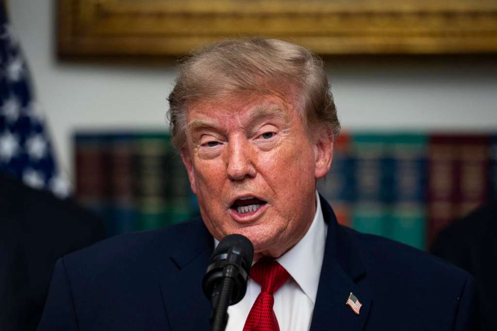 WASHINGTON (United States), 19/08/2026.- US President Donald Trump speaks during a meeting with crypto and prediction market executives in the Roosevelt Room of the White House in Washington, DC, USA, 19 August 2026. EFE/EPA/AL DRAGO / POOL