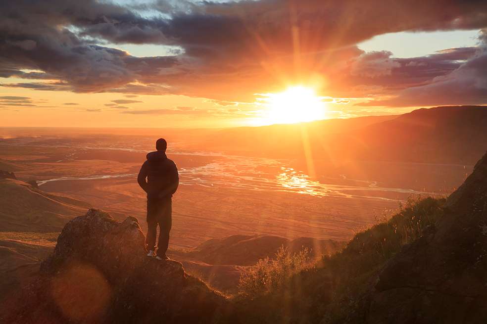 Soñar con el sol simboliza felicidad, éxito, riqueza y logro de metas.
