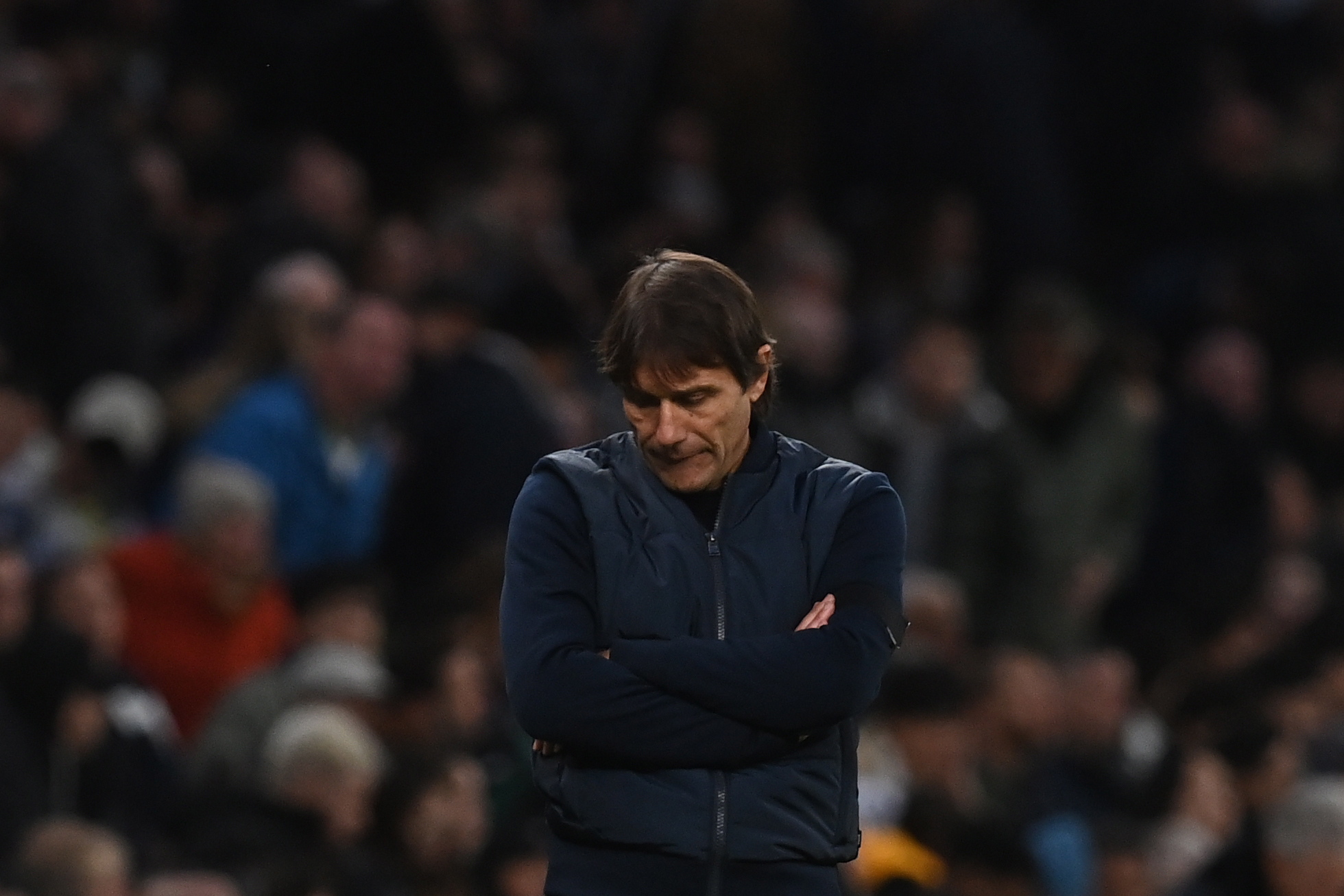 London (United Kingdom), 01/01/2023.- Tottenham manager Antonio Conte reacts during the English Premier League soccer match between Tottenham Hotspur and Aston Villa in London, Britain, 01 January 2023. (Reino Unido, Londres) EFE/EPA/Neil Hall EDITORIAL USE ONLY. No use with unauthorized audio, video, data, fixture lists, club/league logos or 'live' services. Online in-match use limited to 120 images, no video emulation. No use in betting, games or single club/league/player publications