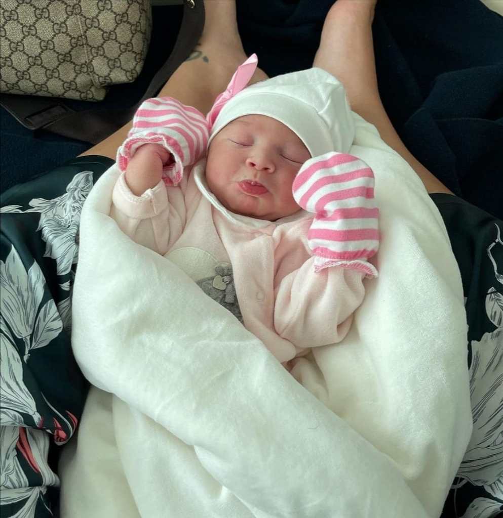 Con esta foto Andrea Valdiri presentó oficialmente a su hija Adhara