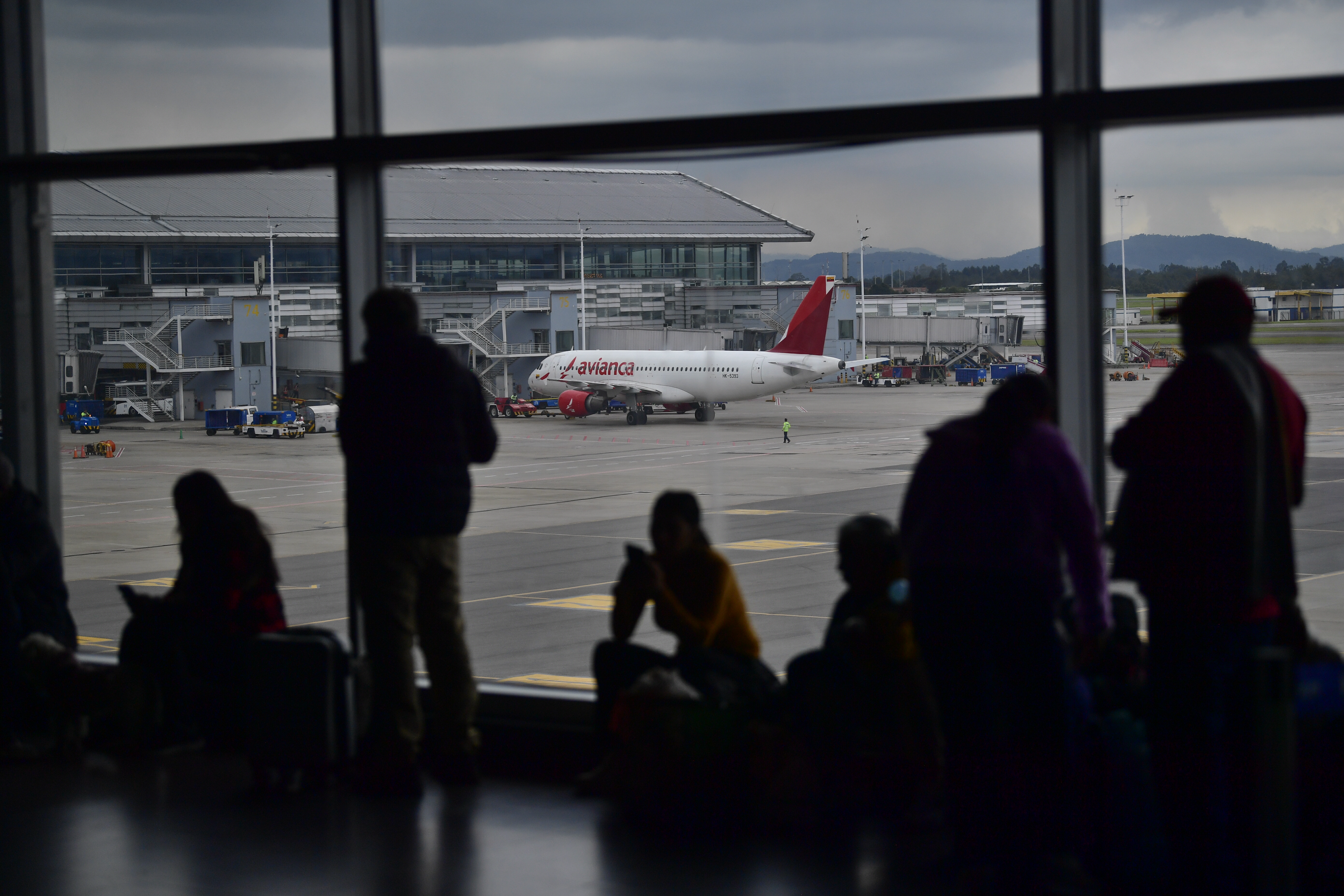 Salida de viajeros de esta terminal aérea en época decembrina