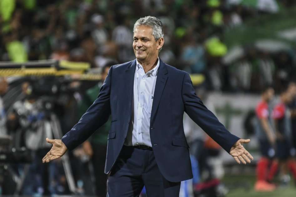 Reinaldo Rueda, entrenador de Atlético Nacional, este jueves durante el partido contra Cerro Porteño. / AFP