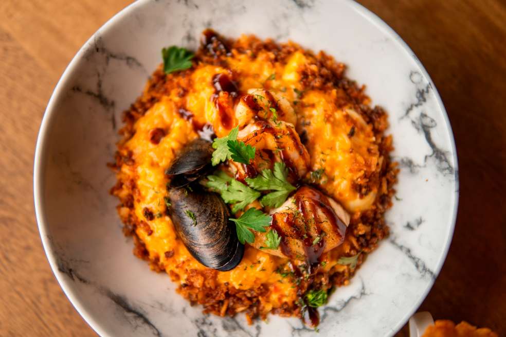 Arroz con mariscos: cómo prepararlo en casa y sorprender a los que amas