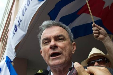 El líder del exilio cubano que podría ser deportado tras más de 50 años en EE.UU.