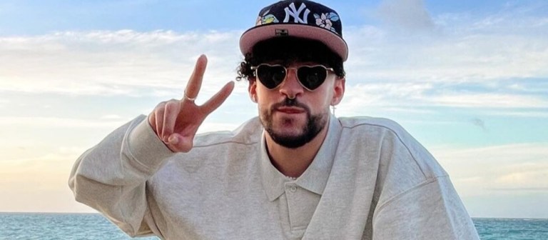 Bad Bunny habla sobre el día en el que tiró el celular de una fan: “No se rompió”