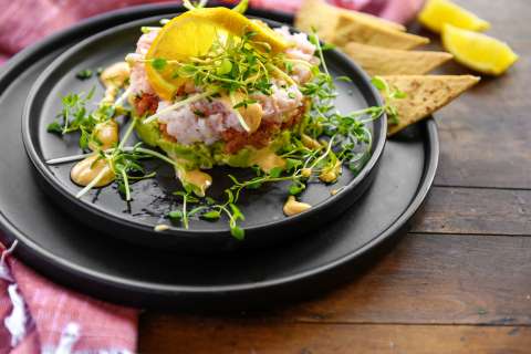 Ideal para una entrada: así se prepara un exquisito tartar de salmón