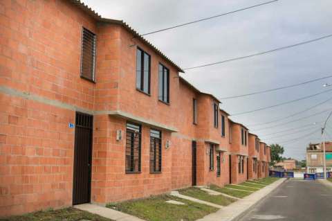 ‘Ni santismo ni uribismo tienen razón en casas de Pradera’