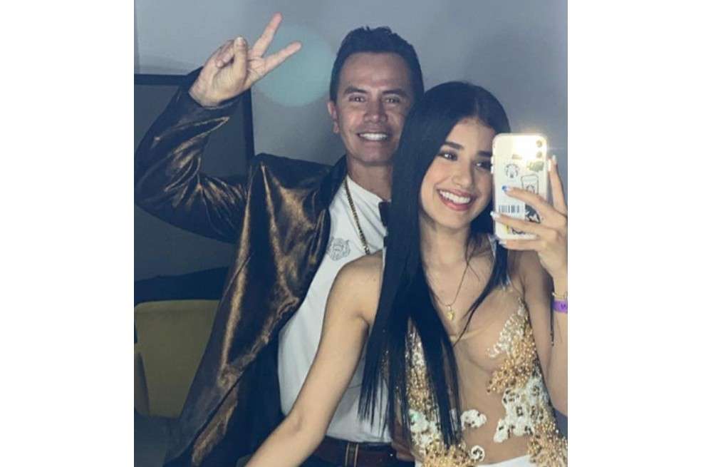 Jhonny Rivera y su novia Jenny López.