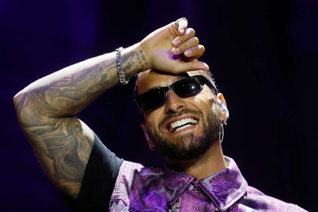SANTIAGO DE COMPOSTELA, 16/06/2023.- El cantante colombiano Maluma, durante su actuación en el segundo día del festival Son do Camiño celebrado esta noche en Santiago de Compostela. EFE/Lavandeira jr