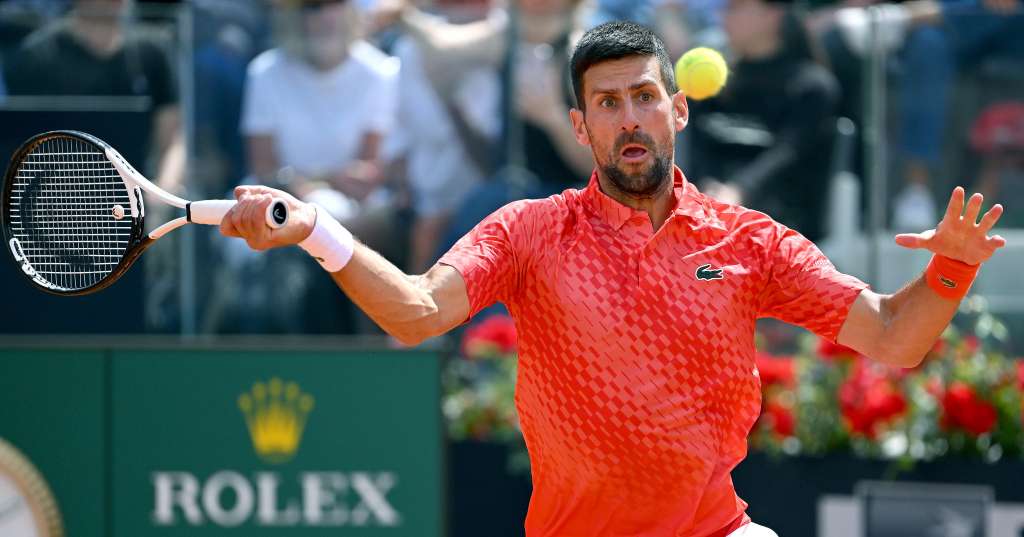 Rome (Italy), 14/05/2023.- Novak Djokovic of Serbia in action during his men's singles third round match against Grigor Dimitrov of Bulgaria (not pictured) at the Italian Open tennis tournament in Rome, Italy, 14 May 2023. (Tenis, Italia, Roma) EFE/EPA/ETTORE FERRARI