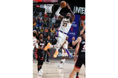 LeBron James sigue acortando distancia por ser el mejor de la historia de la NBA