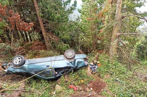 Familia cayó a un barranco en Santander: una menor de edad murió y otros 7 heridos