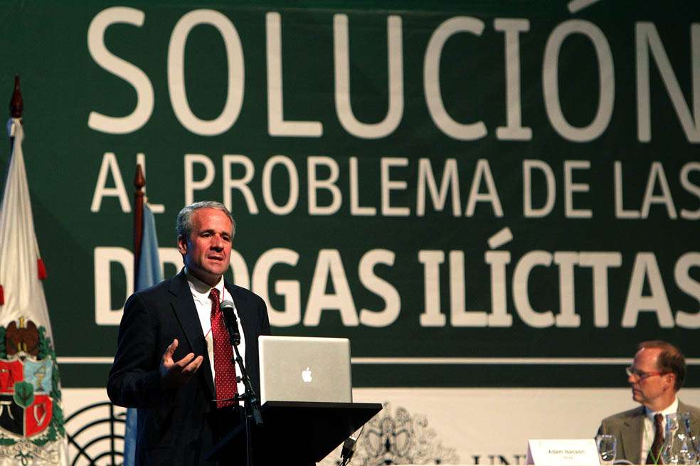 Adám Isacson durante su intervención en el foro sobre la solución al problema de las drogas ilícitas en Bogotá . / Archivo