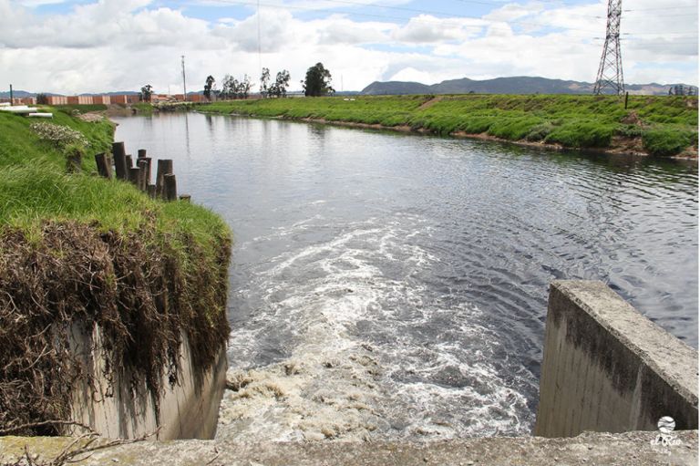 No es verdad que ya se puede nadar en el río Bogotá