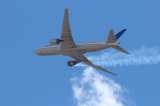Boeing pide la inmovilización de 128 aviones 777 tras el incidente en Colorado