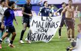 El Reino Unido pide que la FIFA investigue a Argentina por la pancarta de las Malvinas