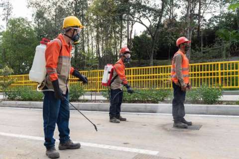 Así vigilan los protocolos de seguridad de los trabajadores en las obras públicas de Medellín
