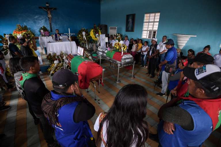 Siembra de Argenis Yatacué y Marcelino Yatacué Ipia