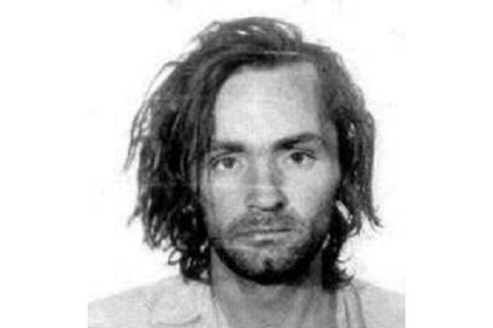 Charles Manson murió en prisión a los 83 años. Cuando lo encerraron debido a los asesinatos que cometió la madrugada del 8 de agosto de 1969, lo condenaron a la pena de muerte, que inmediatamente cambió a cadena perpetua a causa de las leyes del Estado de California. / Cortesía