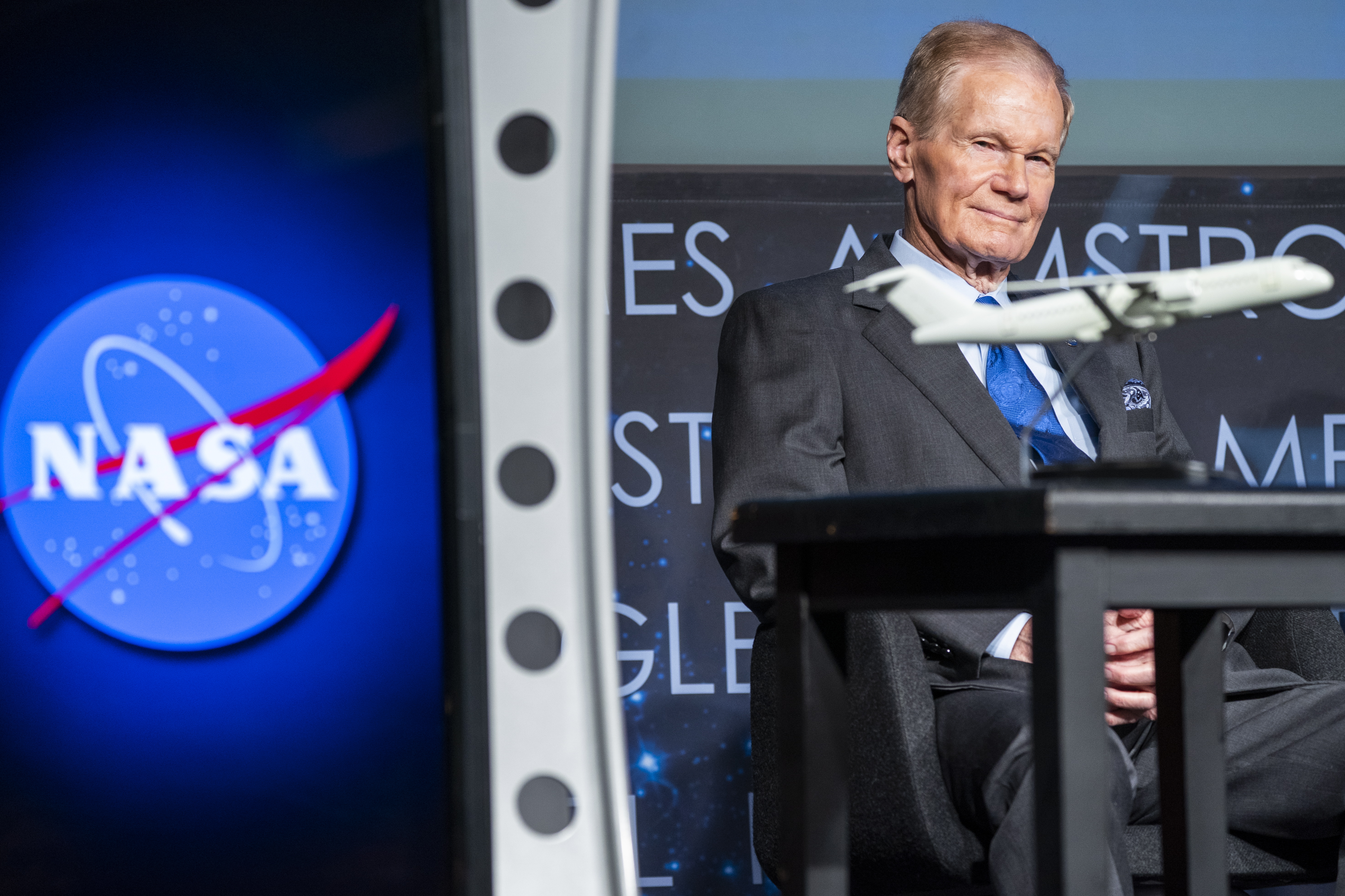 Washington (United States), 18/01/2023.- NASA Administrator Bill Nelson participates in a news conference to announce the next step forward with the agency's Sustainable Flight Demonstrator project, to develop technology and designs for a new generation of lower-emission single-aisle airliners at the NASA headquarters in Washington, DC, USA, 18 January 2023. Under a Funded Space Act Agreement, Boeing will work with NASA to build, test and fly a full-scale demonstrator aircraft to validate technologies aimed at lowering emissions. (Estados Unidos) EFE/EPA/SHAWN THEW