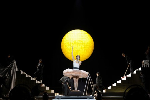 “Lux” de Rosalía: un álbum y un concierto más allá de la religión y la política (Opinión)
