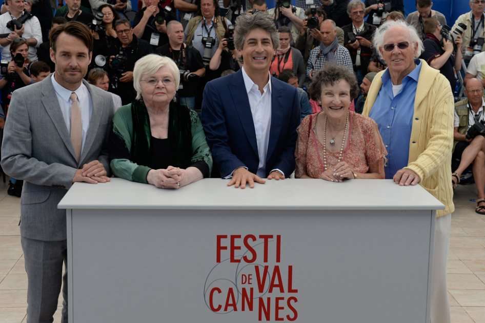 Will Forte, June Squibb, el director Alexander Payne, y los actores Angela McEwan y Bruce Dern posan en Cannes.