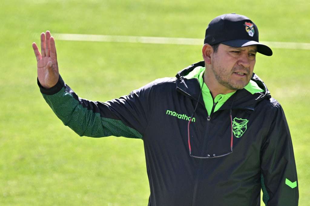 Bolivia's coach Oscar Villegas gestures during a training session at the Rafael Mendoza Stadium in La Paz on October 6, 2024.