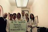 A los médicos residentes nadie les quiere pagar