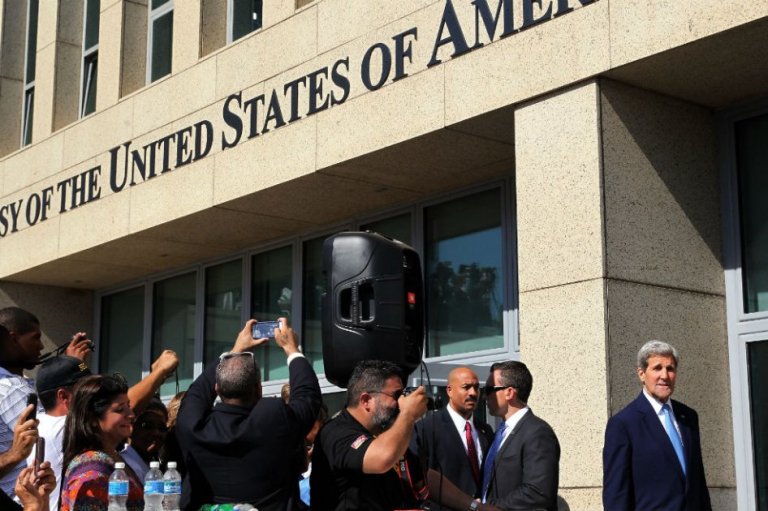 John Kerry y Bruno Rodríguez se reúnen tras inaugurar embajada de EE.UU. en Cuba