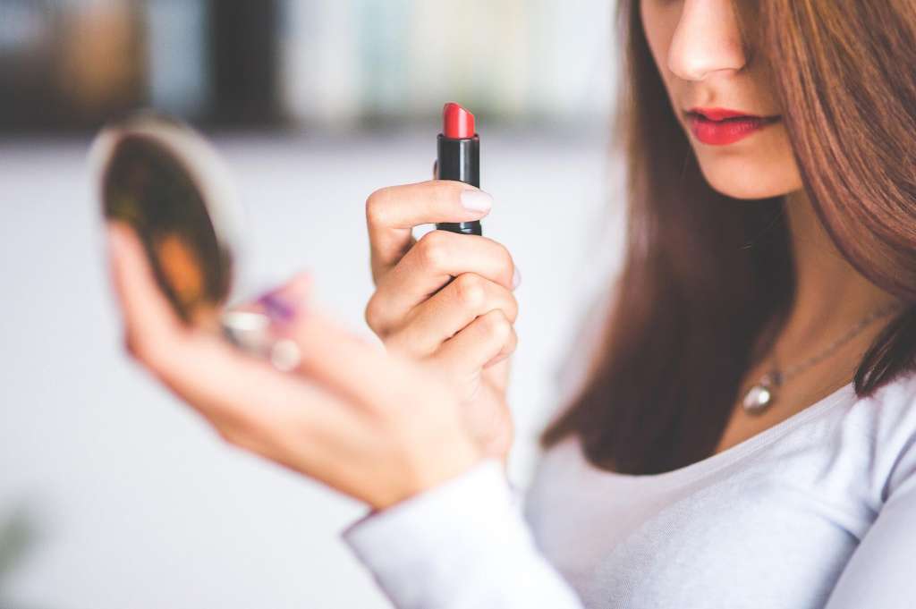 Este es el labial que transformará tu maquillaje diario: el básico perfecto