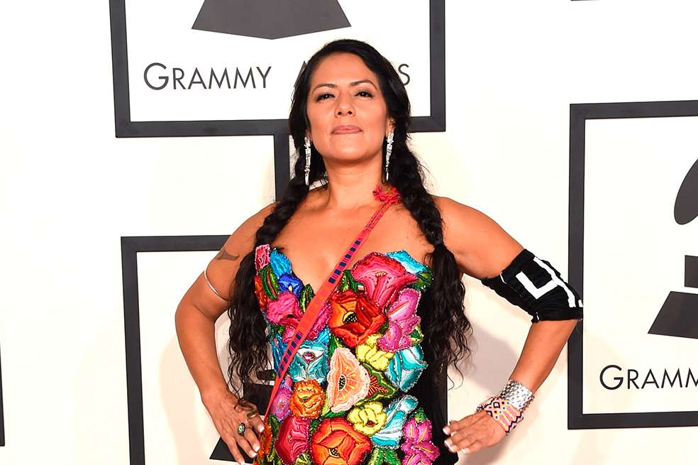 Lila Downs interpreta música tradicional mexicana y nativa de Mesoamérica, en español, inglés y en lenguas de las culturas mixteca, zapoteca, maya y náhuatl. / Archivo AFP