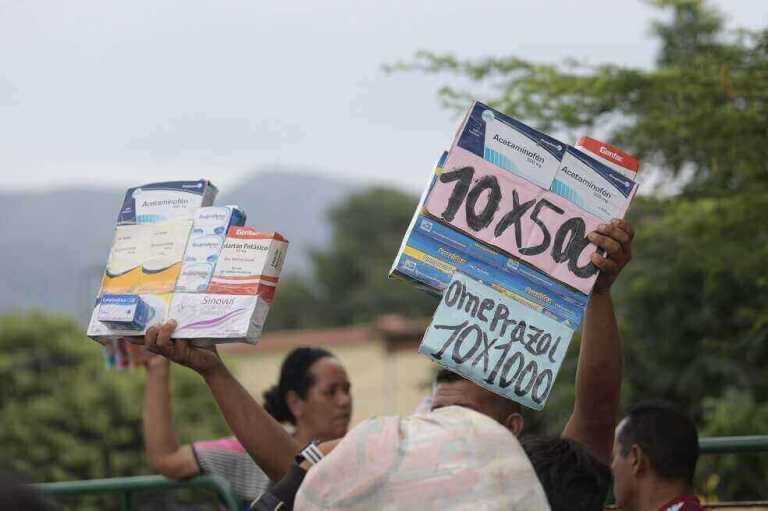 Las droguerías ambulantes de la frontera