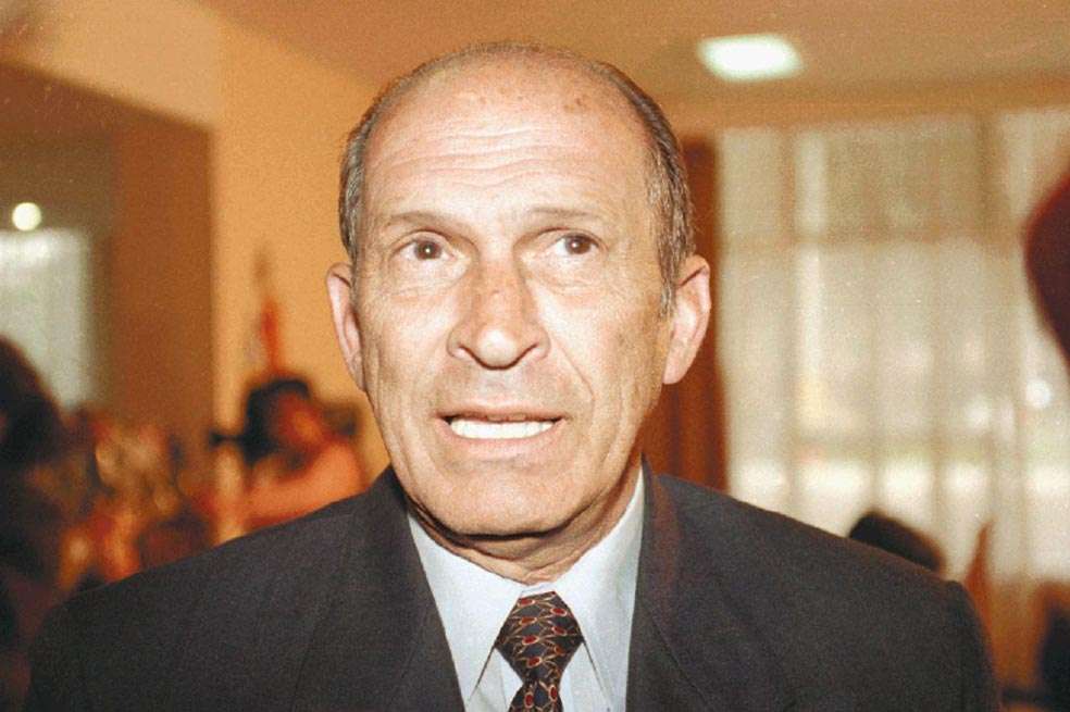 El general Farouk Yanine Díaz falleció en el año 2009. Fue investigado por presuntos nexos con los ‘paras’. / Archivo