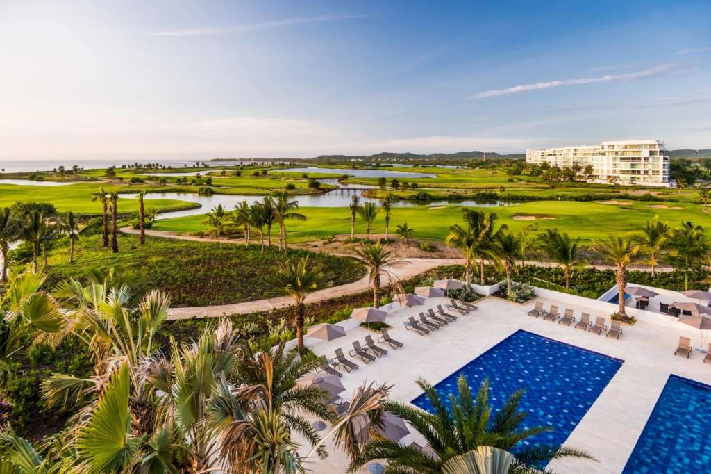 Dreams Resorts & Spas ha redefinido y elevado la experiencia del todo incluido, servicio, restaurantes gourmet, licores premium y actividades.
