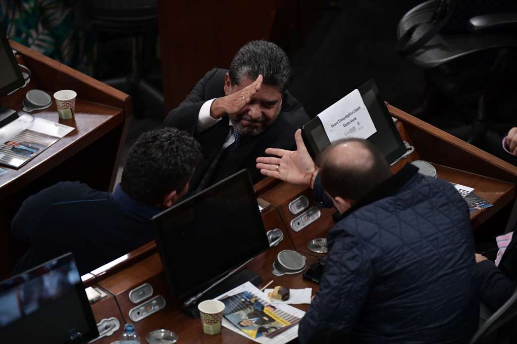 Candidato a Contralor General durante plenaria en el Senado
