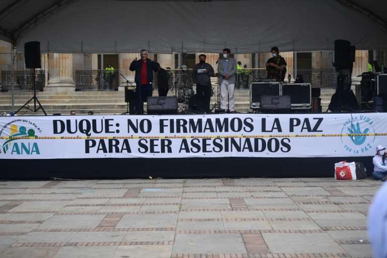 “No volveremos a la guerra. Vinimos a Bogotá, centro de decisiones políticas, para ratificar nuestro compromiso para la paz. Queremos que esta peregrinación sirva para hablar con el presidente, pero no para renegociar el acuerdo, sino para hablar de cómo implementarlo integralmente para defender la vida”, le dijo a este diario Pastor Alape, exjefe guerrillero que ha liderado la movilización.