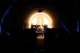Música clásica en las catacumbas de un cementerio de Nueva York
