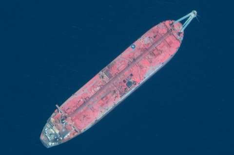 El barco petrolero estancado frente a las costas de Yemen que preocupa a la ONU