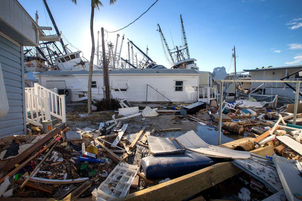 Fort Myers Beach (United States), 02/10/2022.- A view of the bay mobile park in San Carlos Island after the pass of the hurricane Ian in Fort Myers Beach, Florida, USA, 02 October 2022. The category 4 storm made land fall 28 September causing widespread damage and power outages. (Estados Unidos) EFE/EPA/CRISTOBAL HERRERA-ULASHKEVICH