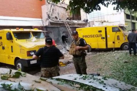 De película: 30 hombres armados con cohetes anti aéreos realizan millonario robo en Paraguay