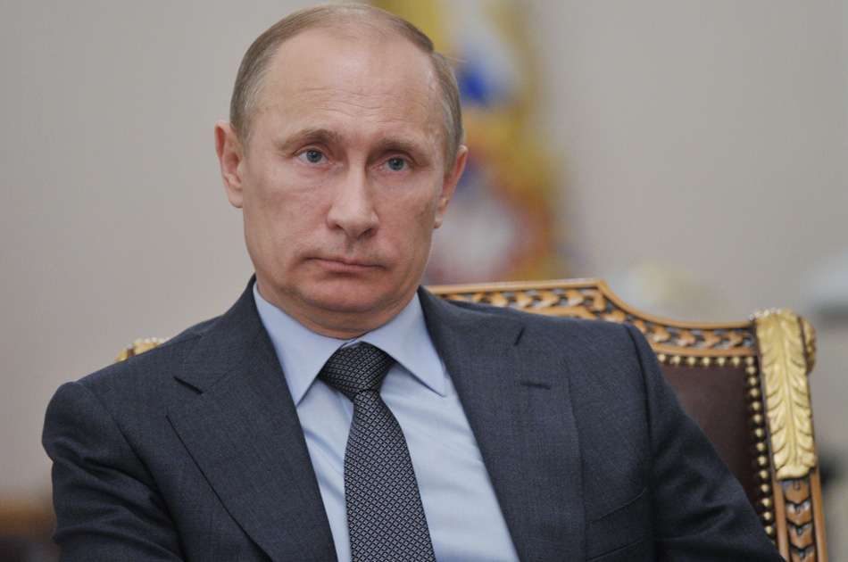 Aunque muchos no lo han pensado, personajes como Putin usan su vestimenta como símbolo de imponencia.  